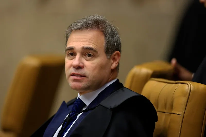 Mendonça defende decisão de julgar Moraes no plenário e devolve processo a Fachin