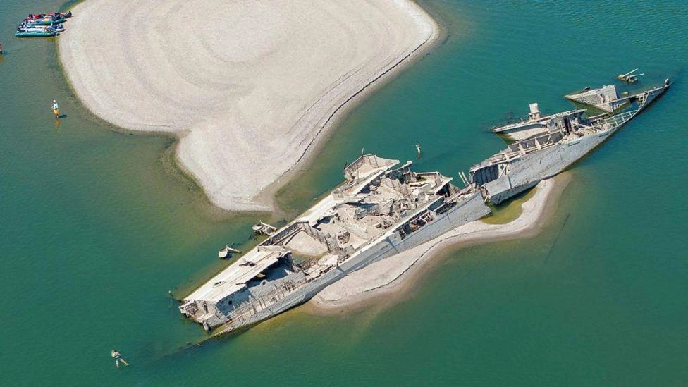 Os navios nazistas naufragados que estão emergindo no rio Danúbio