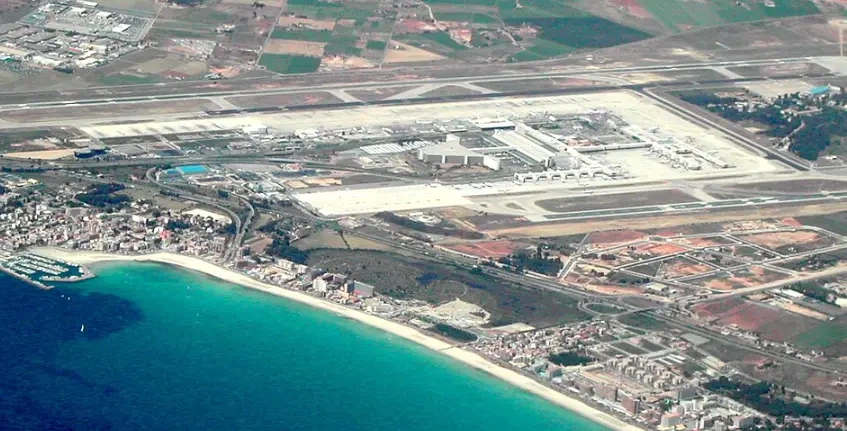 Cidades europeias dizem ter turistas demais. Então por que seus aeroportos crescem?