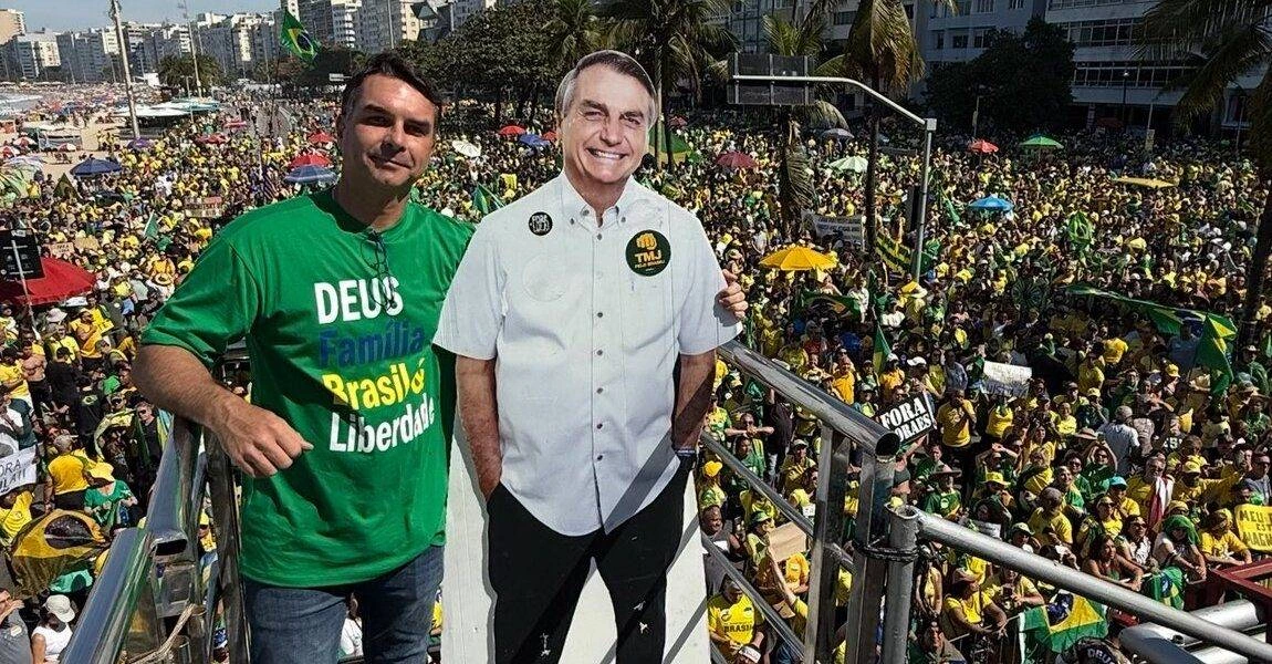 Flávio abre campanha em Copacabana, palco de manifestações de Jair Bolsonaro