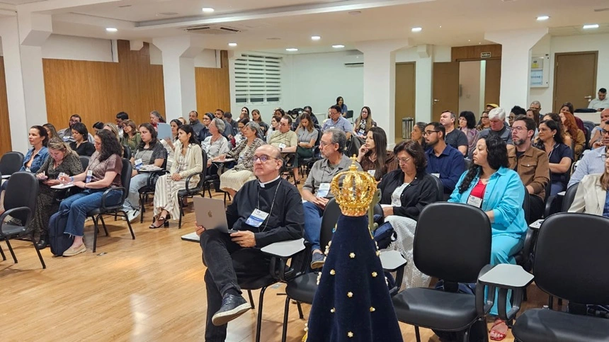 Psicólogos que atuam no processo de formação presbiteral refletem sobre redes sociais e saúde mental