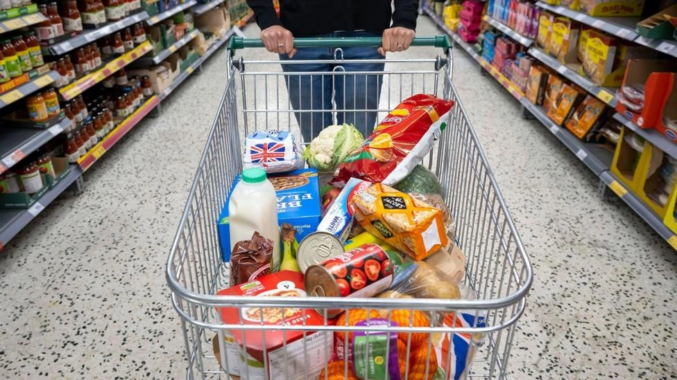 É possível comer ultraprocessados e se manter saudável? O que nutricionista diz sobre meu carrinho de compras