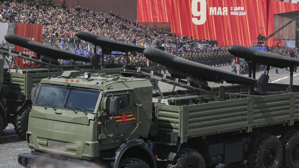 Rússia transforma drones iranianos em armas mais letais para atacar a Ucrânia
