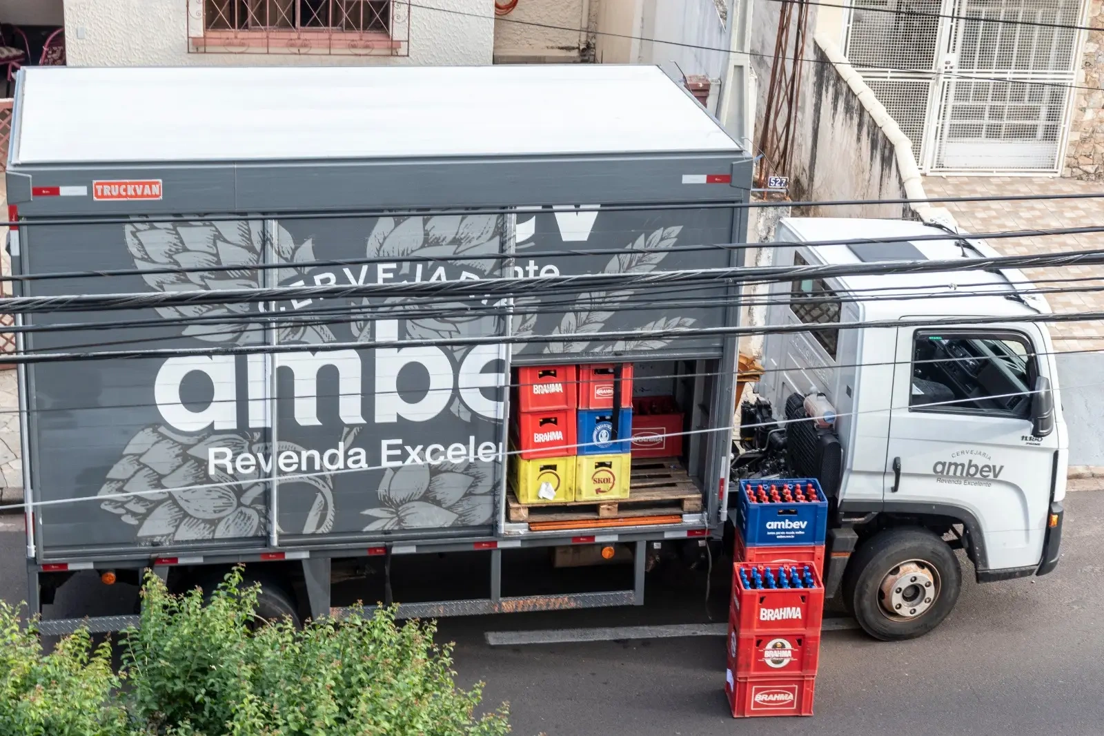 Ambev, B3, Itaú e mais empresas pagam dividendos em outubro; veja a agenda