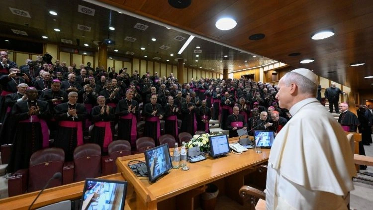 Papa Leão aos novos bispos: a Igreja não está isolada do mundo, mas anuncia a esperança