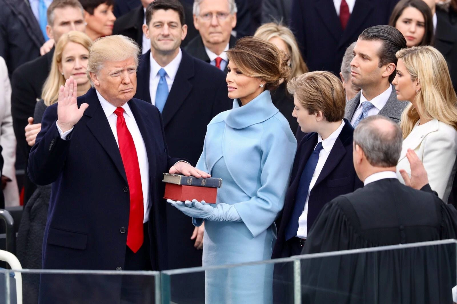 Trump comemora libertação de ex-fuzileiro dos EUA de prisão na Rússia