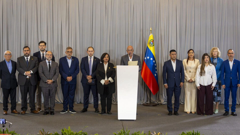 Chavismo e oposição fecham acordo para renovar todo o Supremo da Venezuela