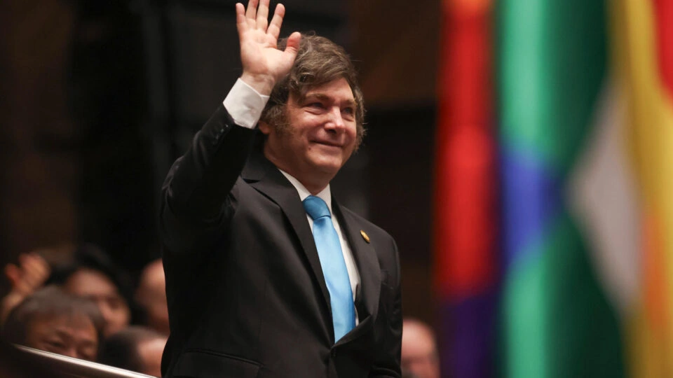 Democratas acusam Milei de interferir nas eleições dos EUA após apoio a deputada republicana