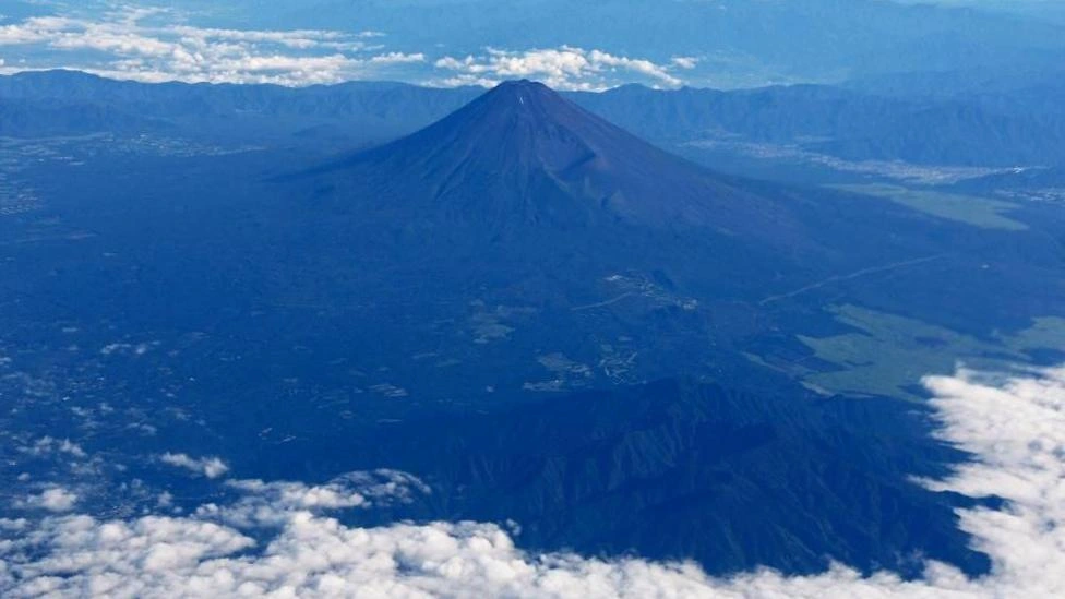 'Inaceitável': pai deixa filho de 7 anos sozinho em caminhada no Monte Fuji