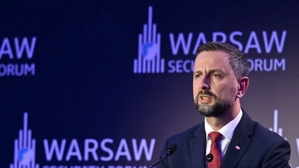Ministro da Polônia diz que Europa precisa produzir armas em “modo de guerra” para enfrentar Rússia