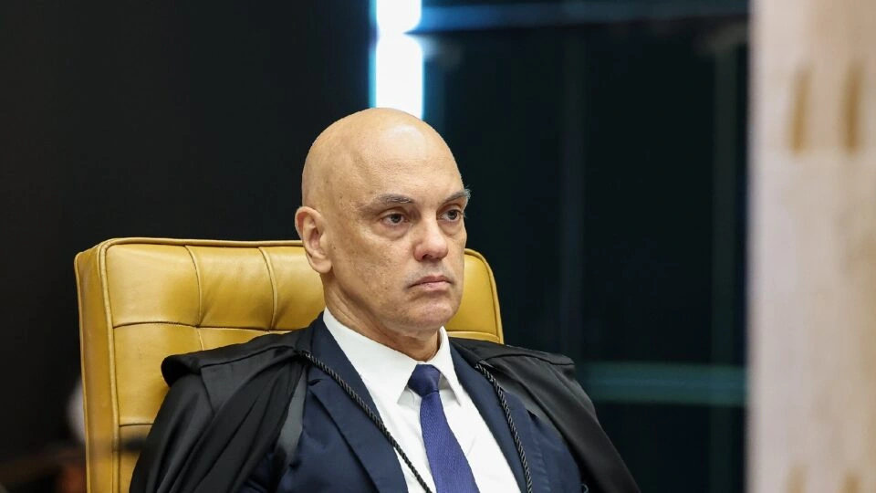 Alexandre de Moraes ameaça estabilidade do STF se assumir comando sob suspeita