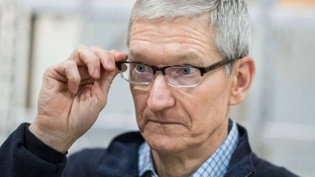 Sem Tim Cook perde o brilho? Apple fica de fora de recomendações de ações globais