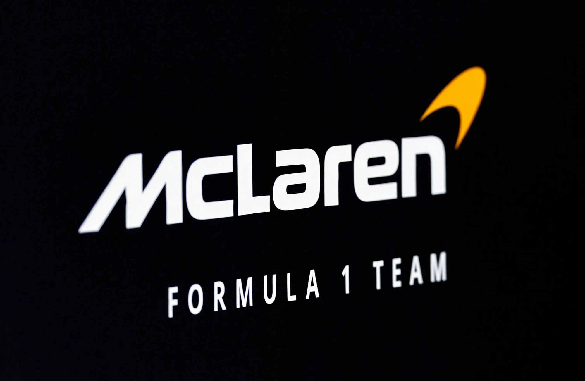 McLaren vai vender cinco carros de F1 pilotados por campeões – e um por Brad Pitt