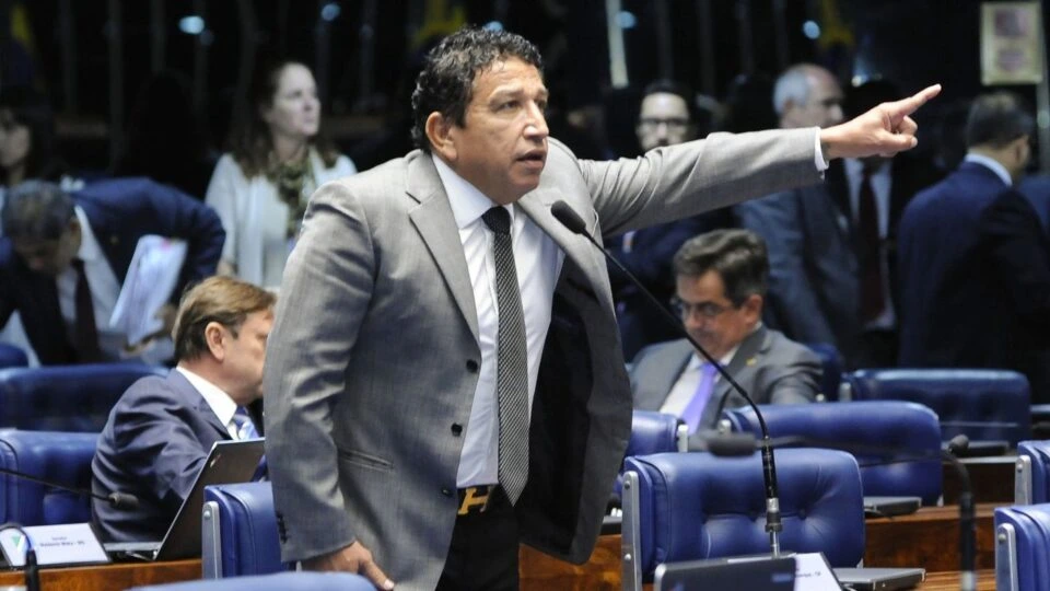 Bancada evangélica trava orçamento federal para derrubar vetos de Lula