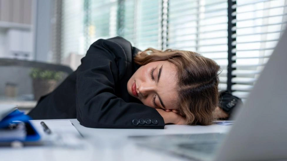 Por que você tem tanto sono às 3 da tarde? O que diz a ciência