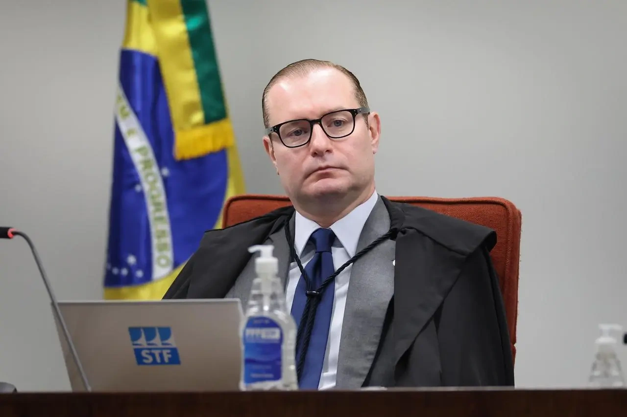 Zanin dá prazo até 23h deste domingo para PF entregar cópia de celular de Vorcaro