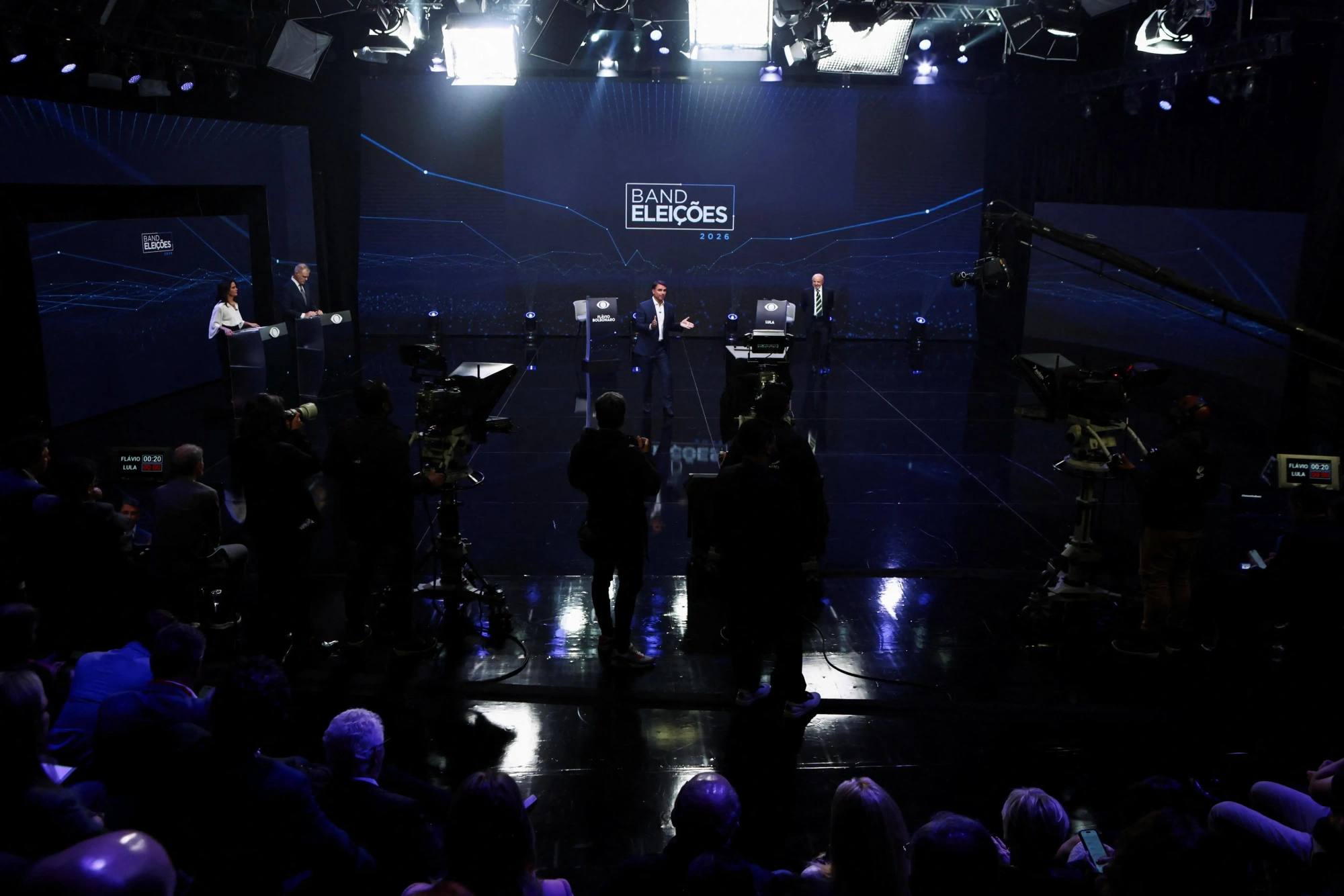 Suspeita de bomba mobiliza esquadrão antibomba após debate entre Lula e Flávio