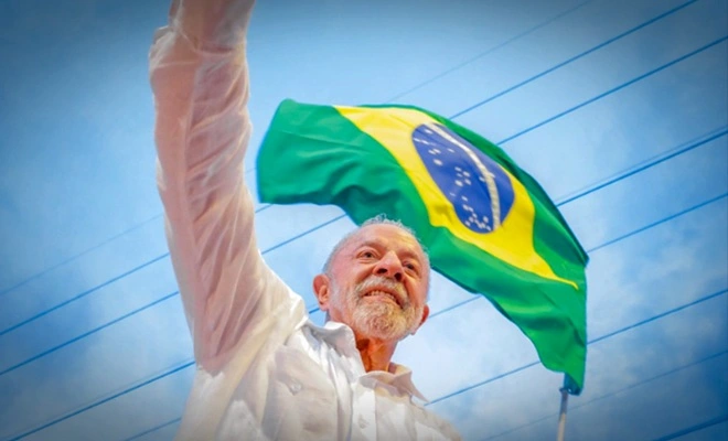 Lula vira e ultrapassa Flávio Bolsonaro por 51% a 49%, revela pesquisa Vox Brasil, única que acertou o resultado do 1º turno