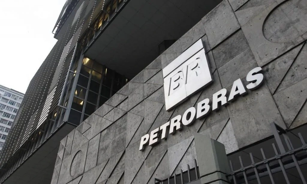 PETR4: Petrobras sobe 4% com alta do petróleo com tensão no Oriente Médio