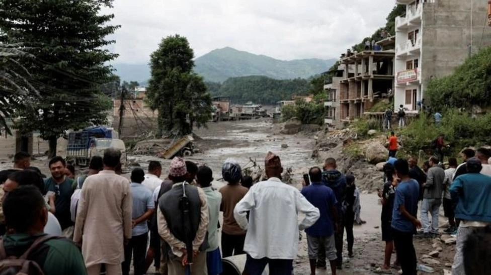 'Minha casa desabou e minha irmã está desaparecida': o relato de sobreviventes da enxurrada no Nepal