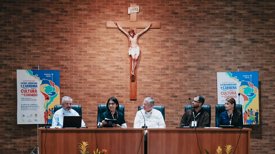 Mesa de abertura do Encontro da Rede para a Cultura do Cuidado destaca articulação e compromisso da Igreja na América Latina