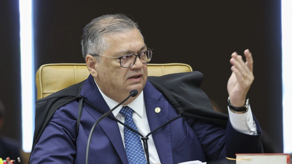 Fux anula decisão de Dino e intensifica embate entre ministros no STF