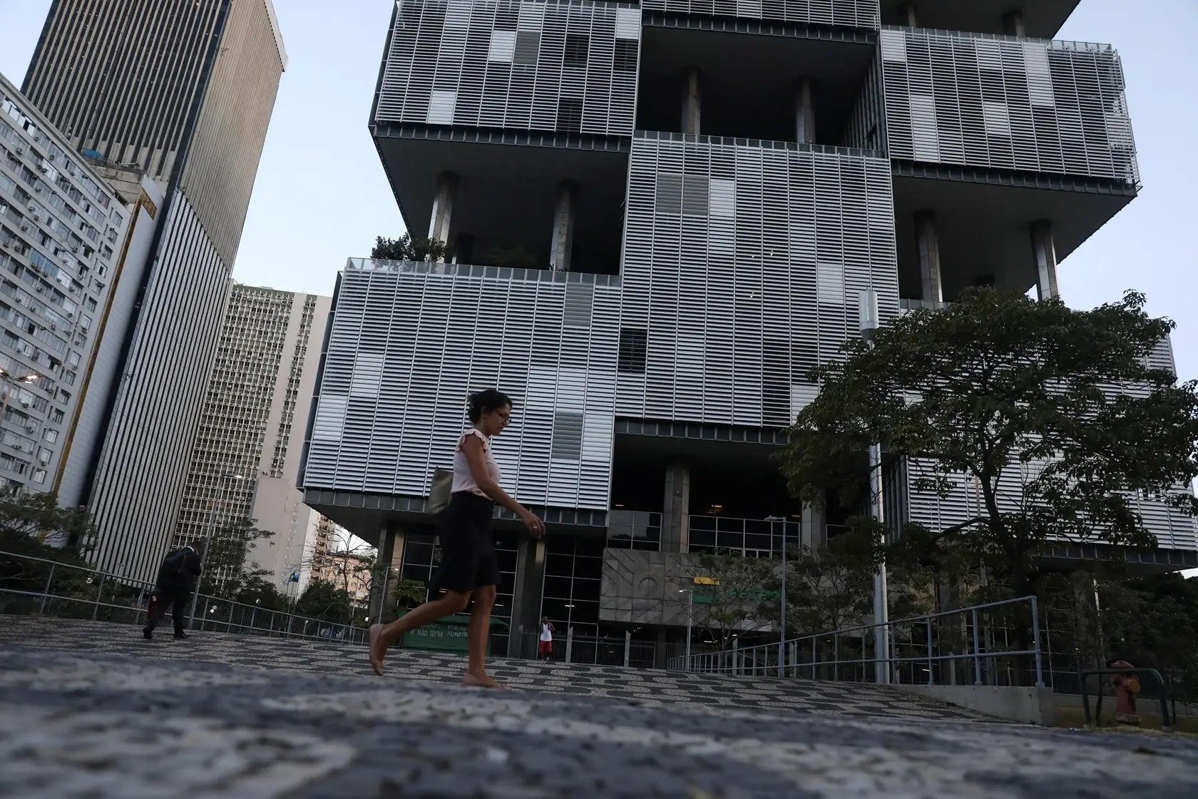 Petrobras salta após 1º turno da eleição: ação ainda tem espaço para subir mais?
