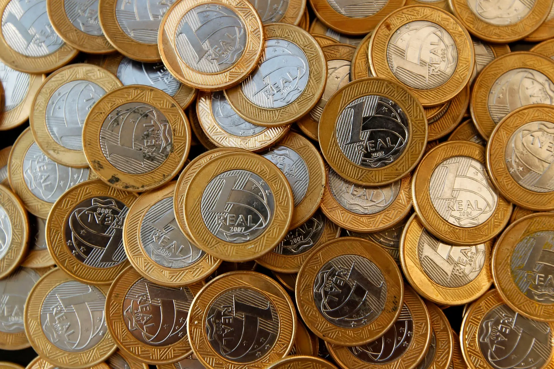 Juros disparam após eleição: quanto R$ 10 mil no Tesouro podem render ou encolher