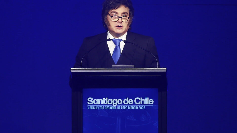 Milei publica decreto para aplicar sanções contra empresas ligadas à exploração de petróleo nas Malvinas