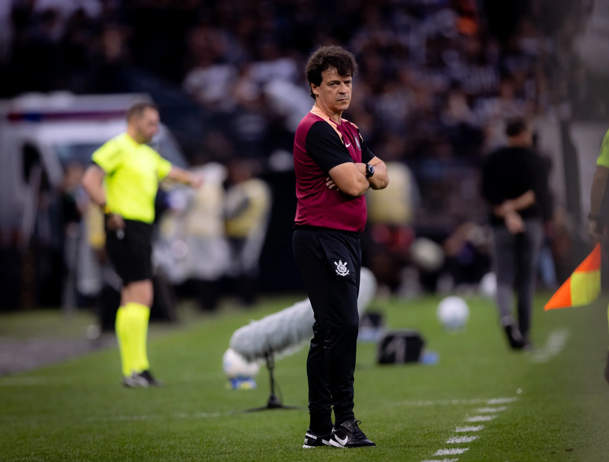 Diniz explica ausência de Carrillo contra o Santos: “Não estava seguro”