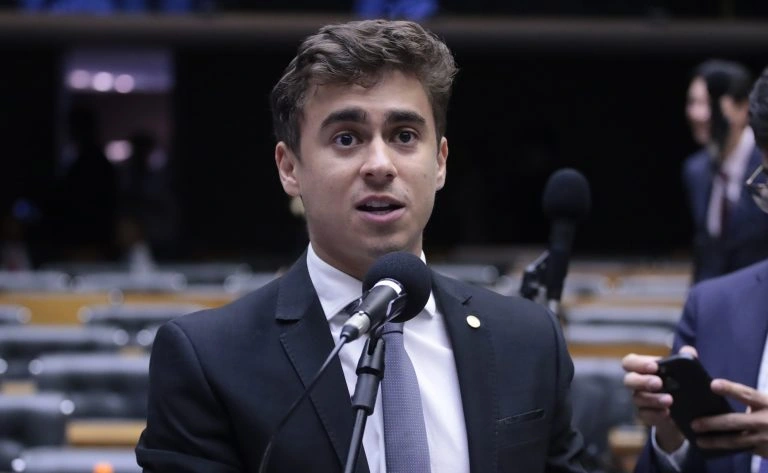 TRE-MG pede retirada do ar de matérias que dizem que Nikolas chamou Vorcaro de lindão