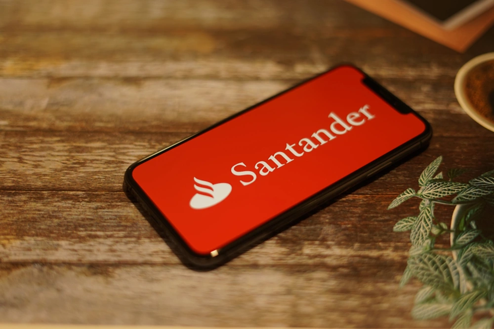 Santander (SANB11) divulga balanço nesta quarta: o que esperar do banco?