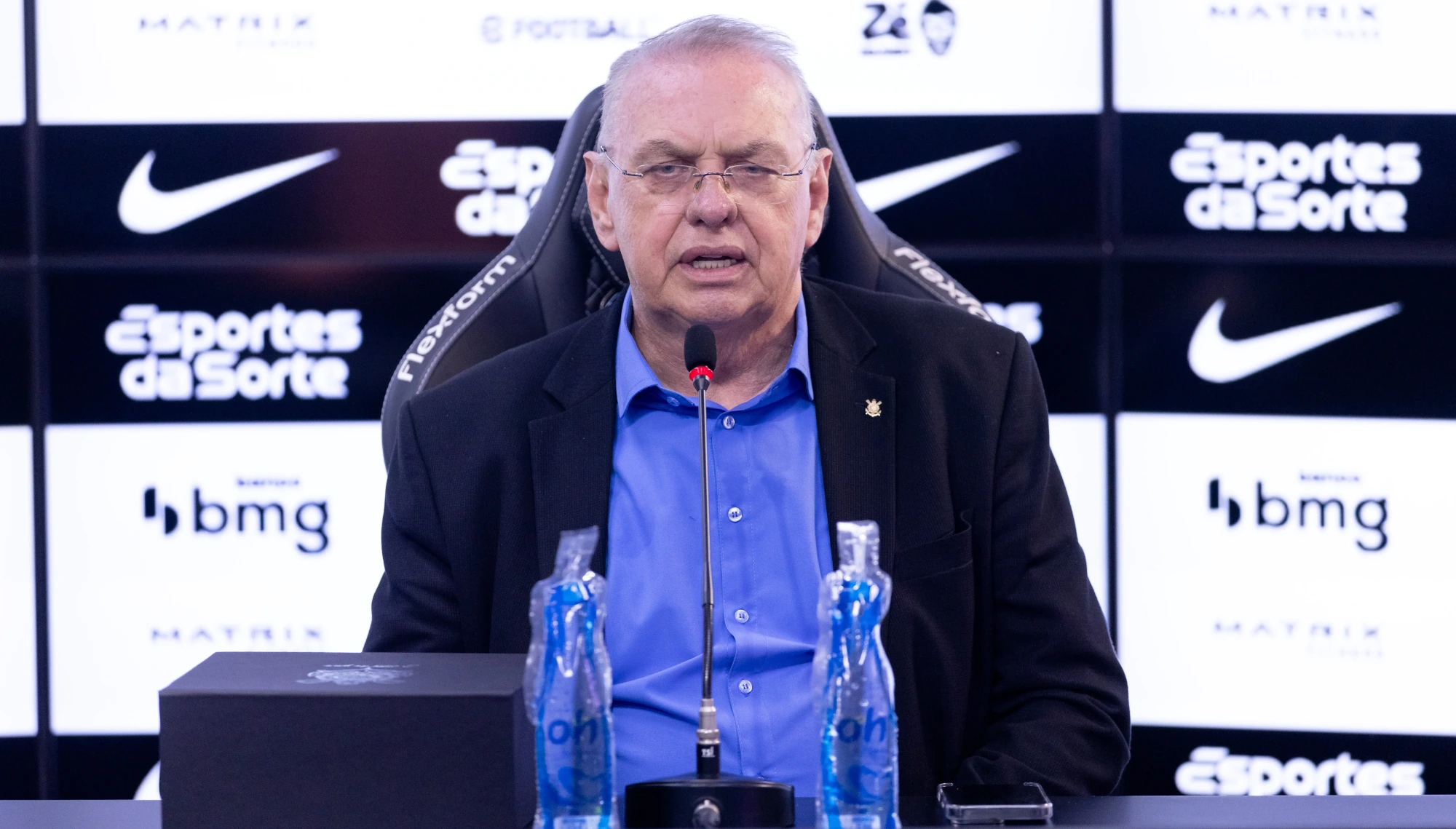 Torcida do Corinthians agita redes por saída de Stabile e retorno de Memphis