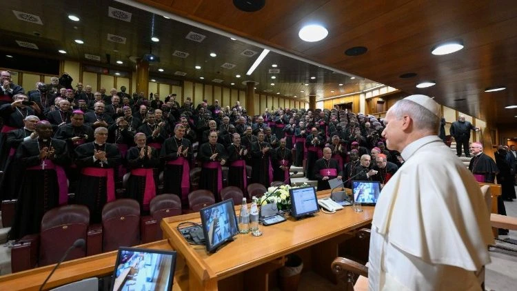 O Papa: a Igreja não está isolada do mundo, mas anuncia a esperança