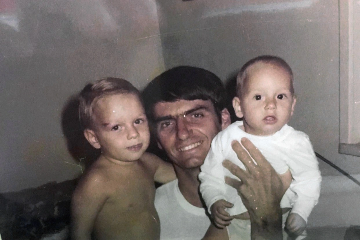 Flávio Bolsonaro promete indicar ministros do STF contra aborto e drogas
