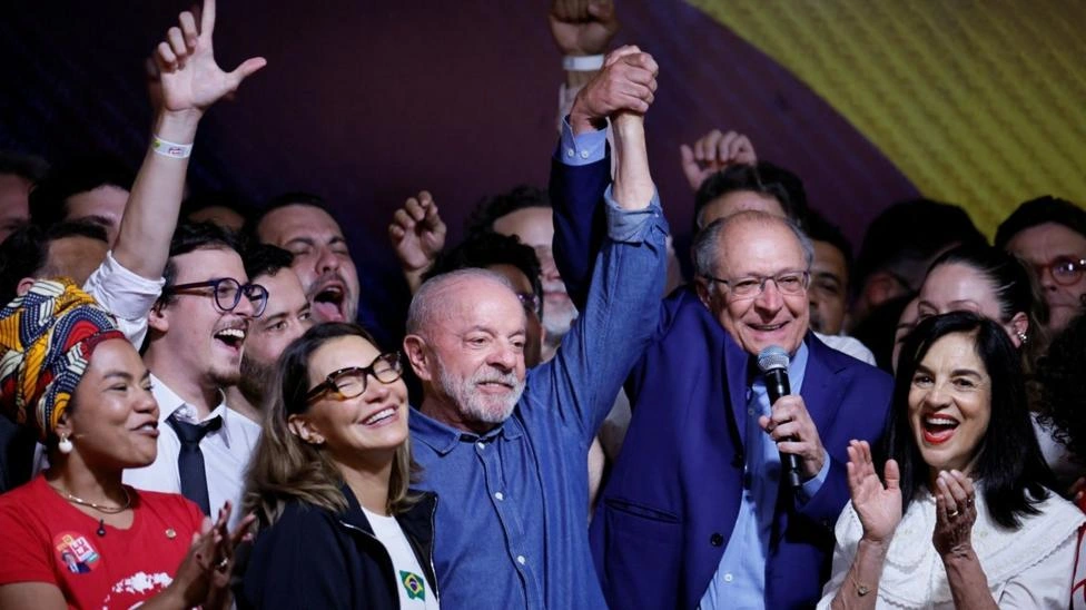 Lula conquista virada inédita e terá quarto mandato como presidente do Brasil: 'Vamos ter que regular as plataformas digitais'