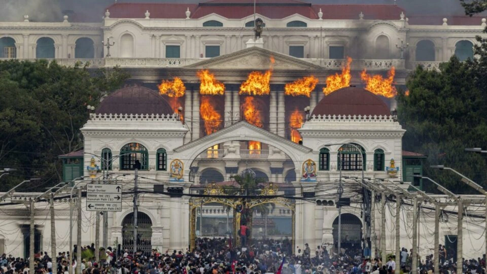 Protestos liderados por jovens derrubam governo do Nepal em crise histórica