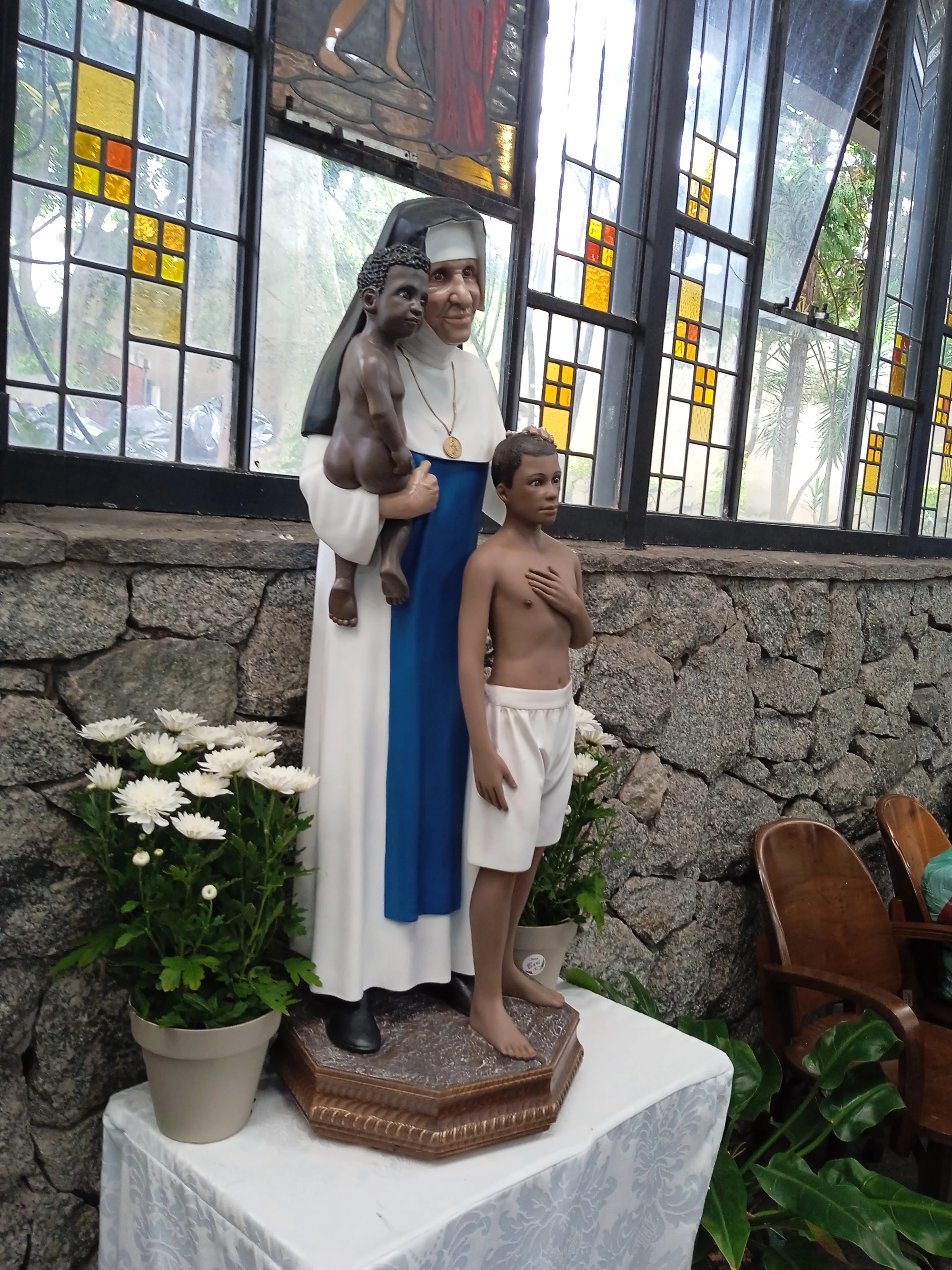 "Santa Dulce dos pobres (*1914 - †1992)