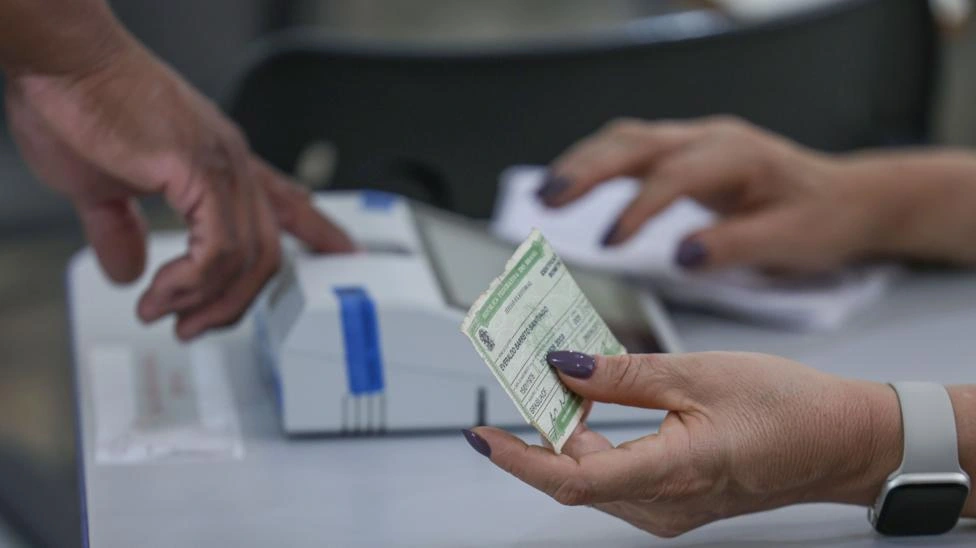 Observadores internacionais elogiam eleições brasileiras, e Carter Center pede respeito ao resultado