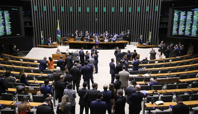Direita avança no Congresso e PL terá maior bancada da Câmara e do Senado a partir de 2027