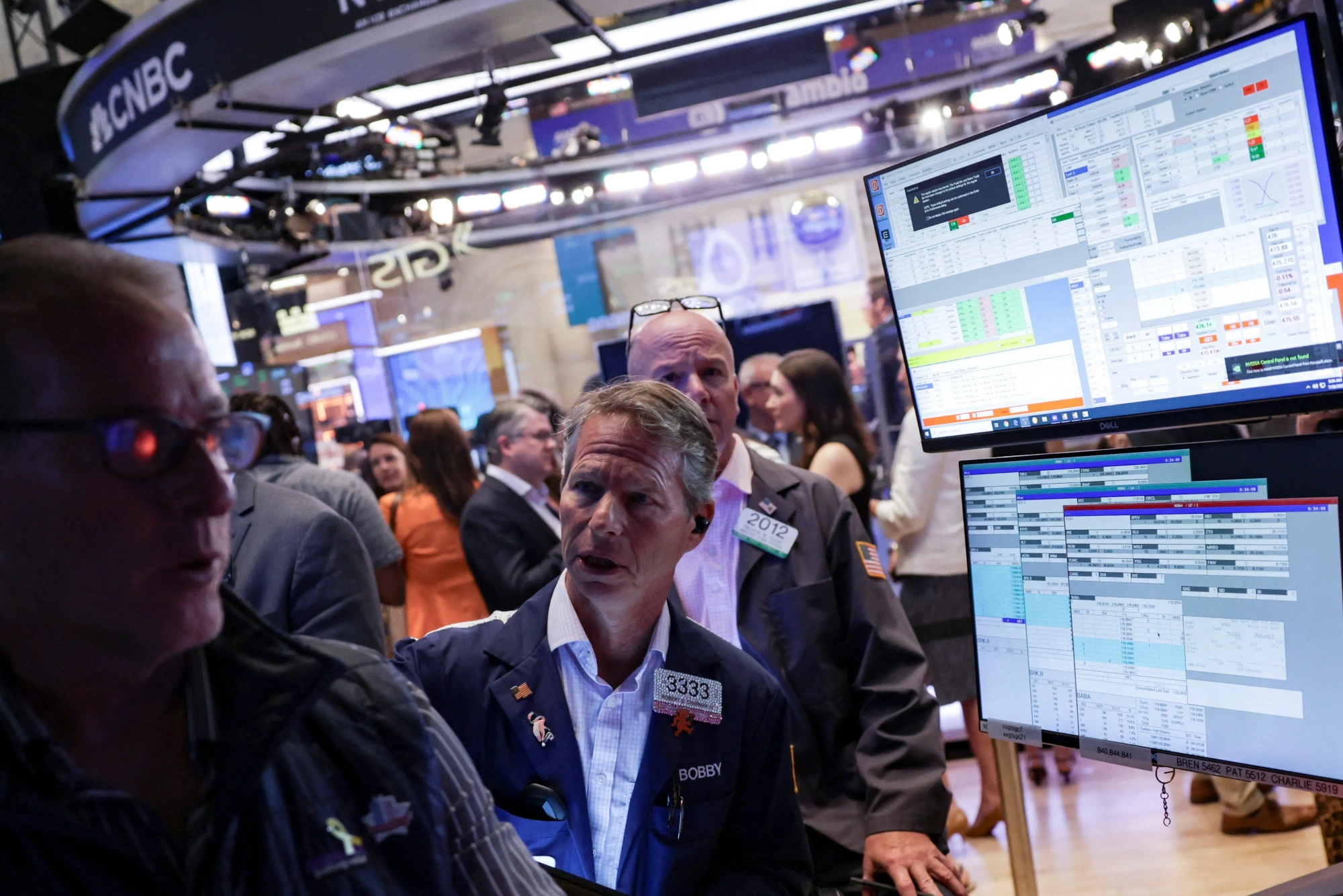 Dow Jones Futuro cai após balanços de Meta e Tesla; petróleo dispara 3%